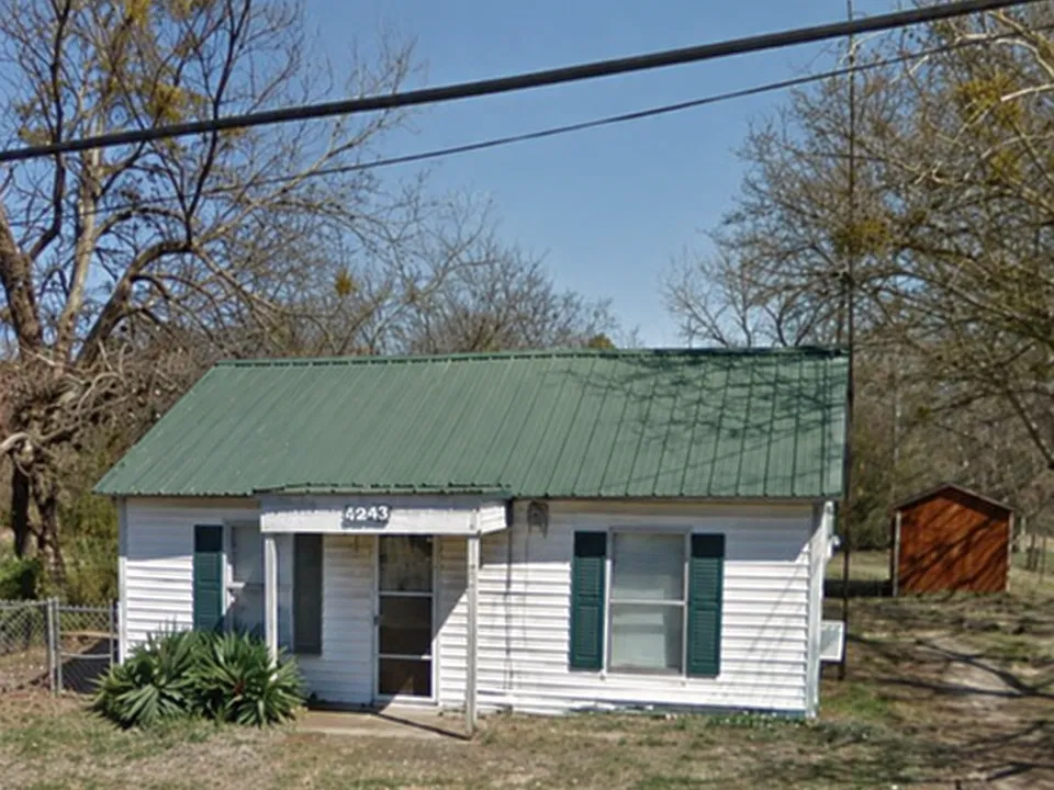 1203 E Tarrant St