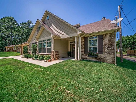 2nd image of 619 Shadowood Dr