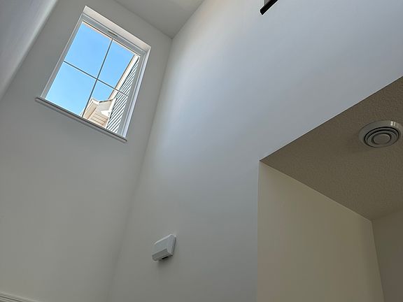 High raised entryway with ample lighting