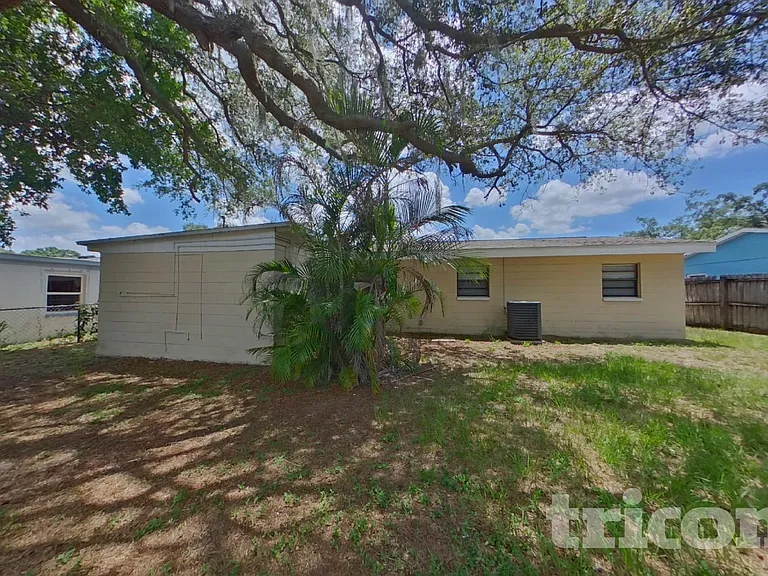 10014 N Oklawaha Ave — Photo 15