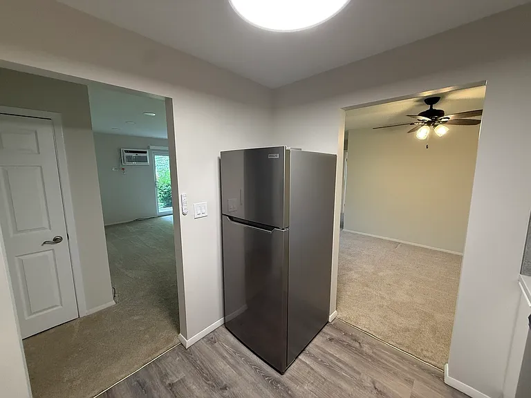 9S220 Lake Dr #16A-102 — Photo 3