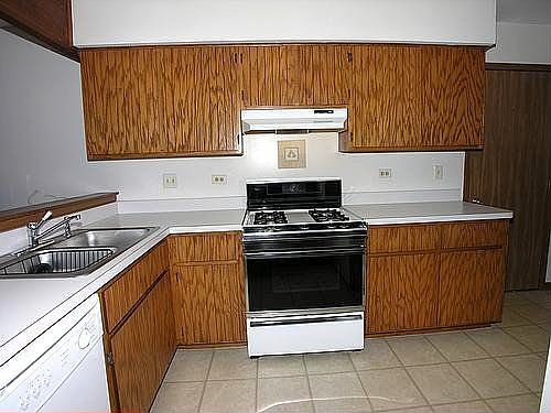 Spacious, bright Kitchen
