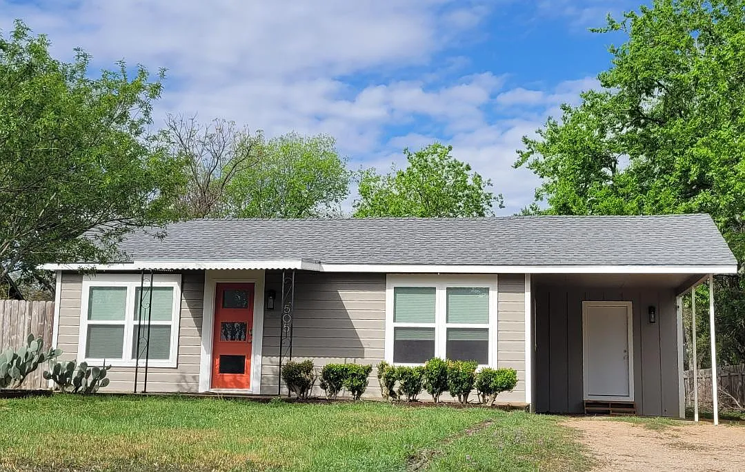 3 bed, 1100 sqft, $2,000 — Photo 1