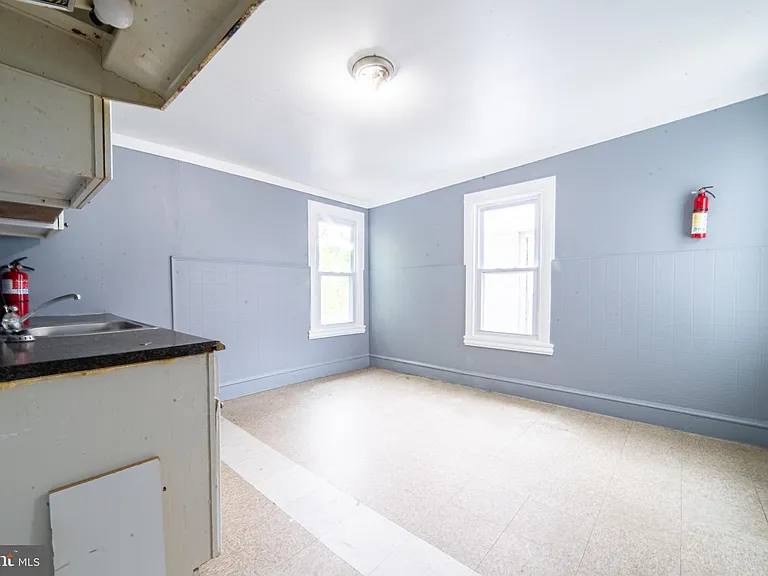351 N Laurel St #B — Photo 2