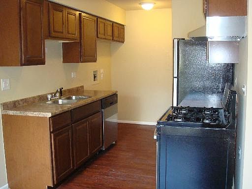 5th image of 1351 W Kingsbury Dr #4