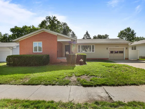 1342 N Hewett Ave, Hastings, NE 68901