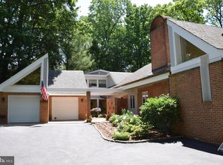 6225 Edgewater Dr, Falls Church, VA 22041