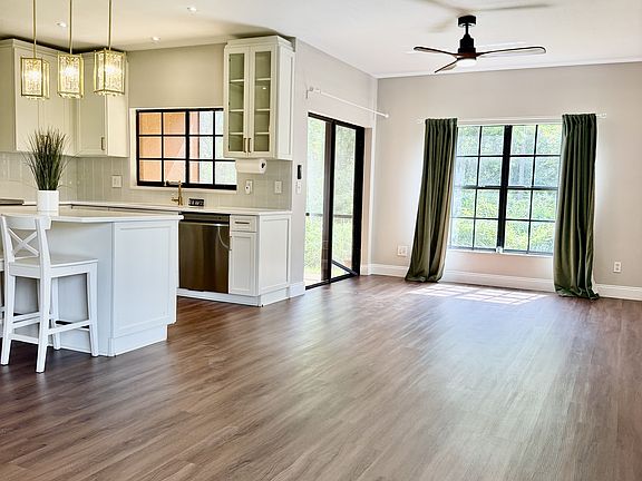 3rd image of 1050 Blackwater Dr #1