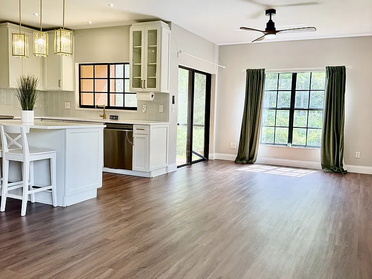 1050 Blackwater Dr #1 — Photo 3