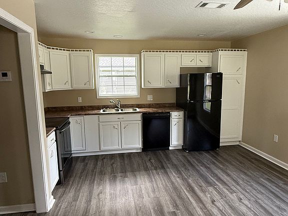 3rd image of 700 Dumas Ave