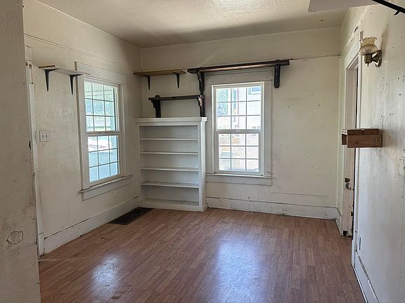 3rd image of 844 W Lewis St