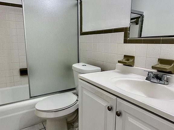 5th image of 717 SE 16th St #5