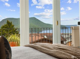 4807 Glasgow Way, Anacortes, WA