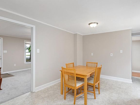 4th image of 240 Three Cedars Ln