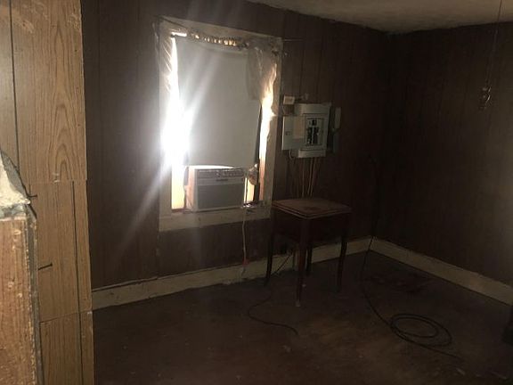 4th image of 131 E Antioch Ave