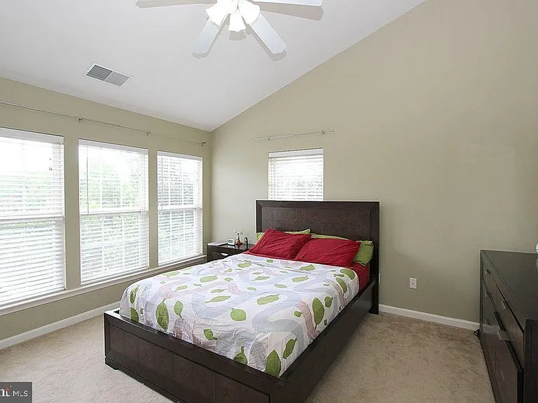 44269 Cornish Ln — Photo 9