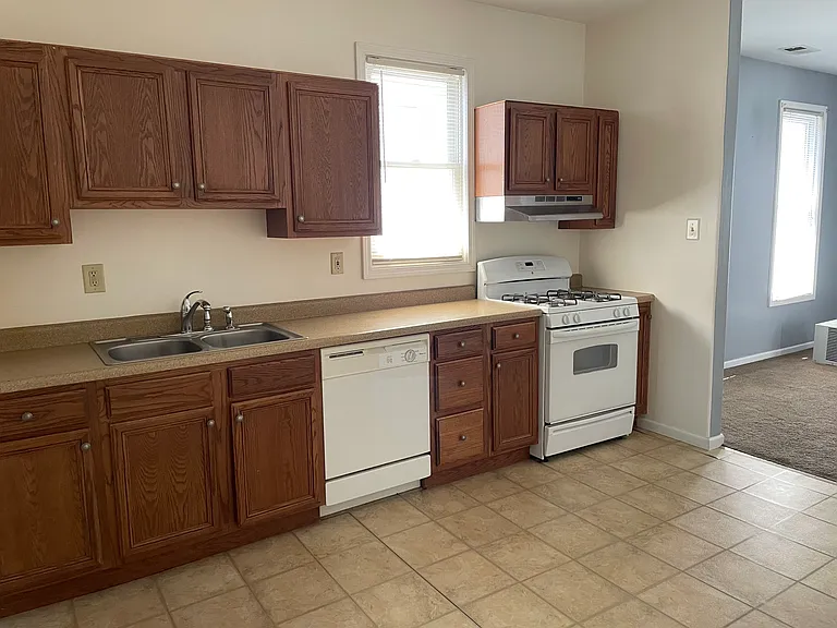 1515 Roberts Ave #2 — Photo 2