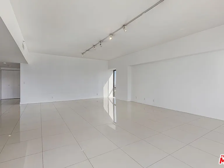 10445 Wilshire Blvd #905 — Photo 15