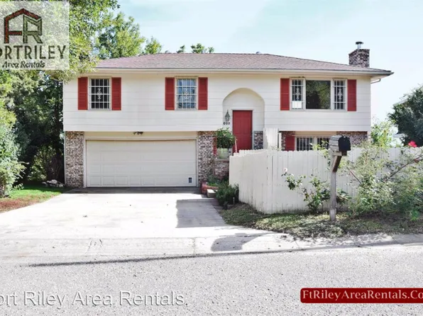 609 Rockledge Dr, Junction City, KS 66441