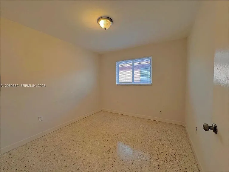 628 W 17th St #628 — Photo 8