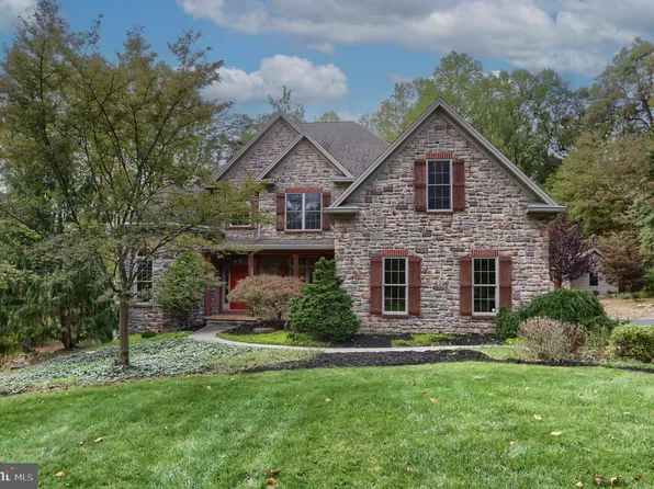 5102 Mountain Ridge Ln, Harrisburg, PA 17112