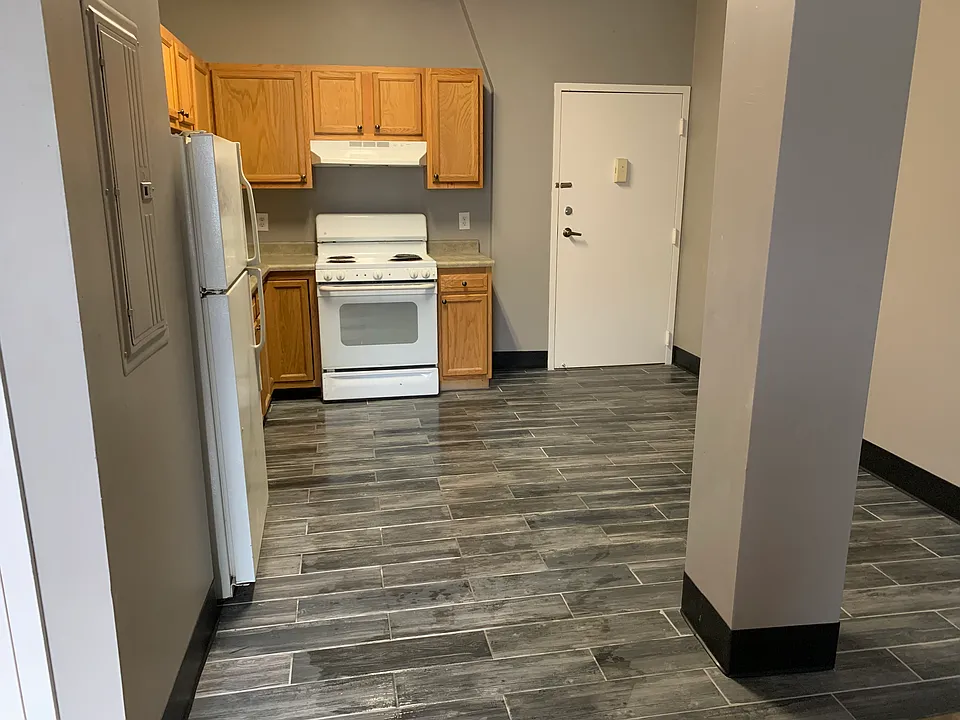5 W Broadway St #202