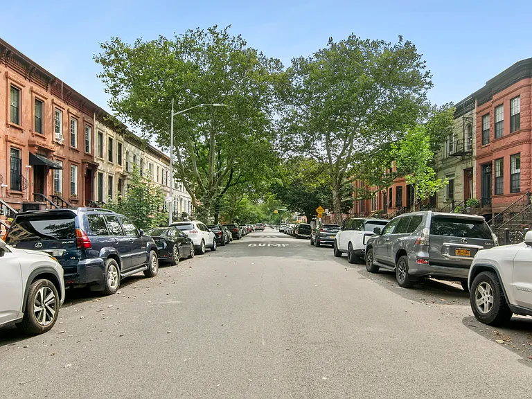 574 Macon St #A — Photo 11