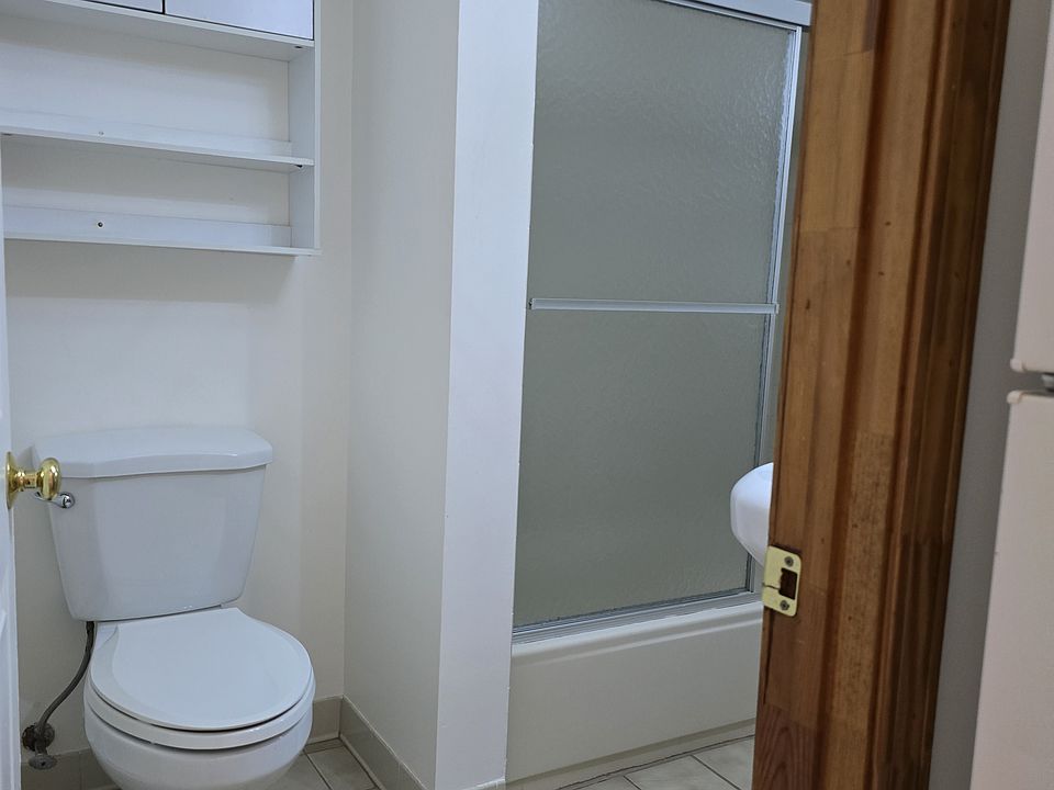 Full tub/ shower