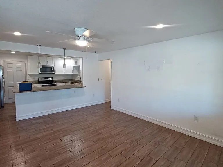 367 Montgomery Ave — Photo 2