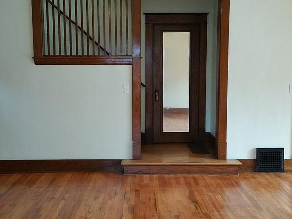 3rd image of 1047 Sibley St NW