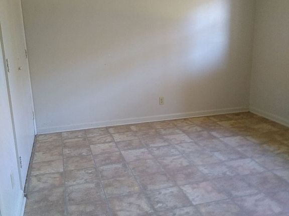 3rd image of 1400 Jeanette Ave
