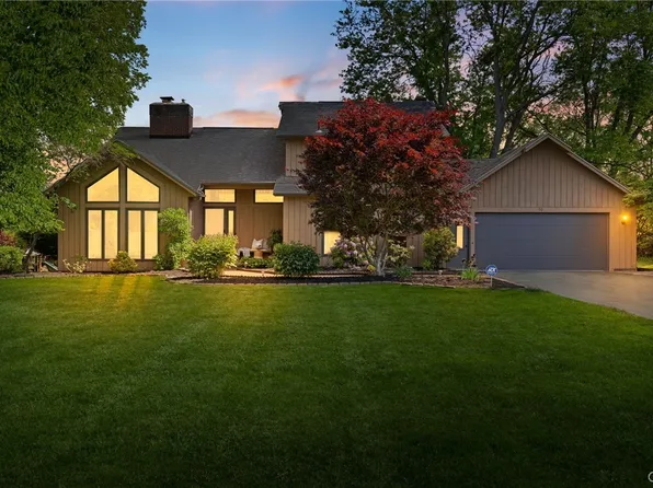 50 Framingham Ln, Pittsford, NY 14534
