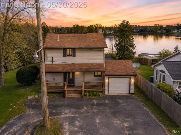 10094 Elizabeth Lake Rd, White Lake, MI 48386