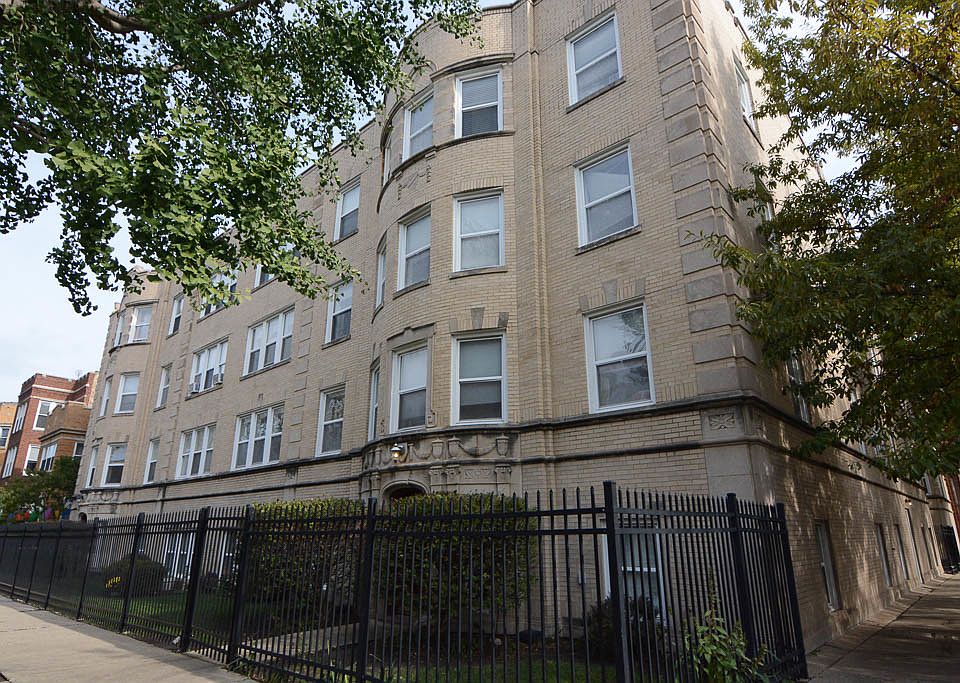 1st image of 6305 N Claremont Ave Unit 4