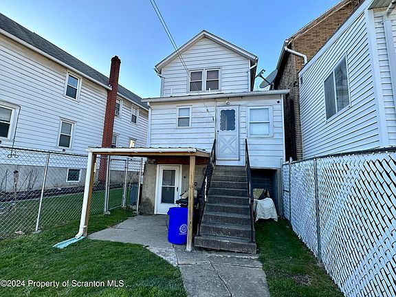 2nd image of 3087 S Main St