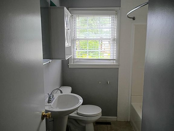 5th image of 1315 Maddux Ave