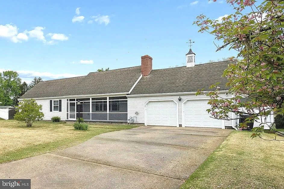 4 bed, 2.0 bath, 3000 sqft, $3,399 — Photo 2