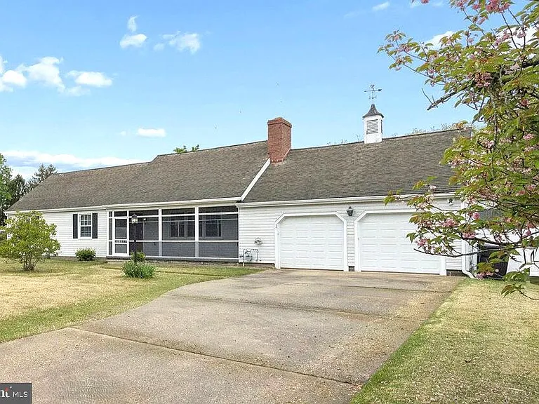 127 Bell Ave — Photo 2