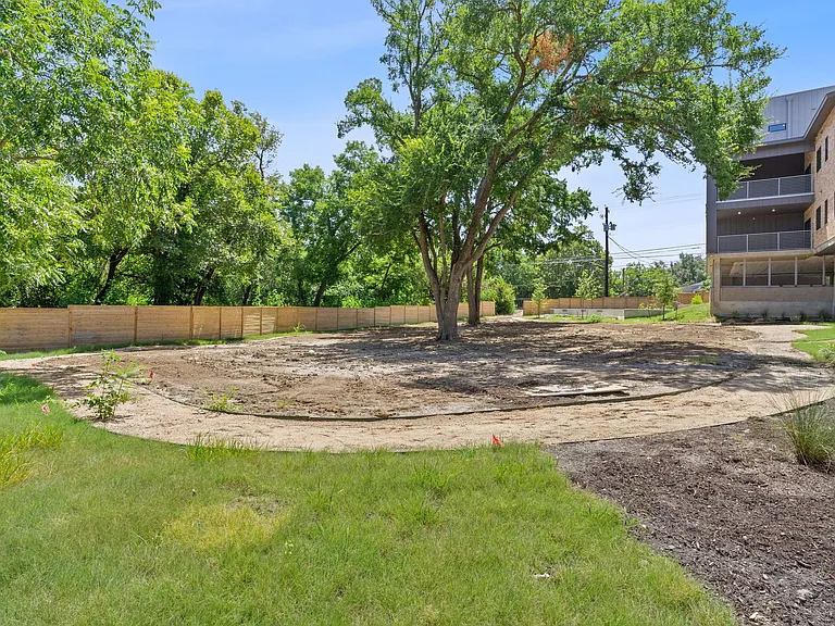100 W Mockingbird Ln — Photo 4