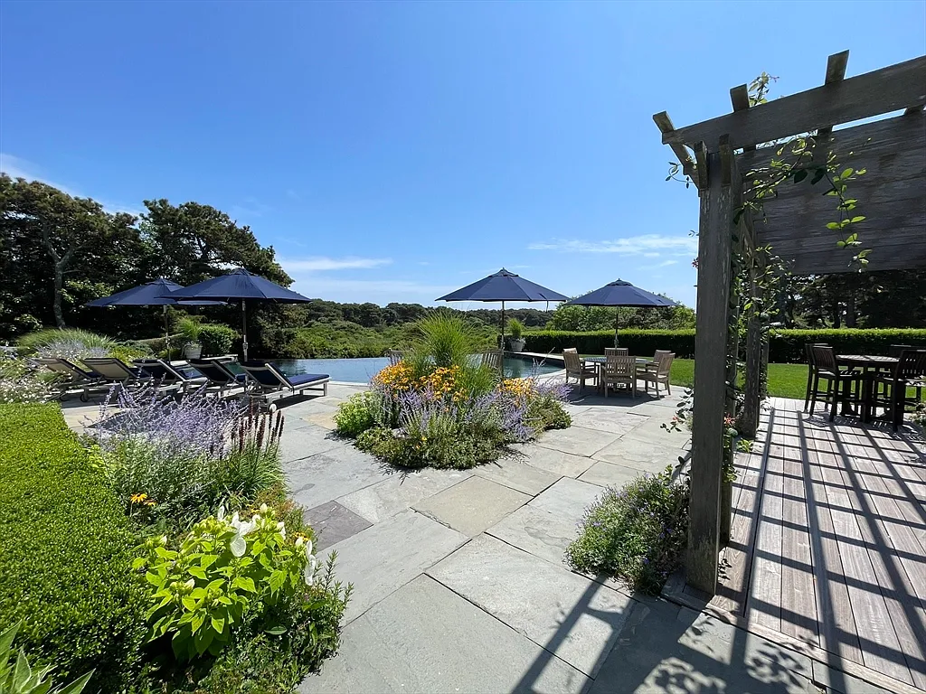 6 bed, 7.0 bath, 8000 sqft, $65,000 — Photo 4