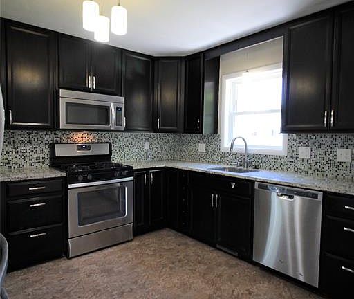 5th image of 22 Sandy Ln
