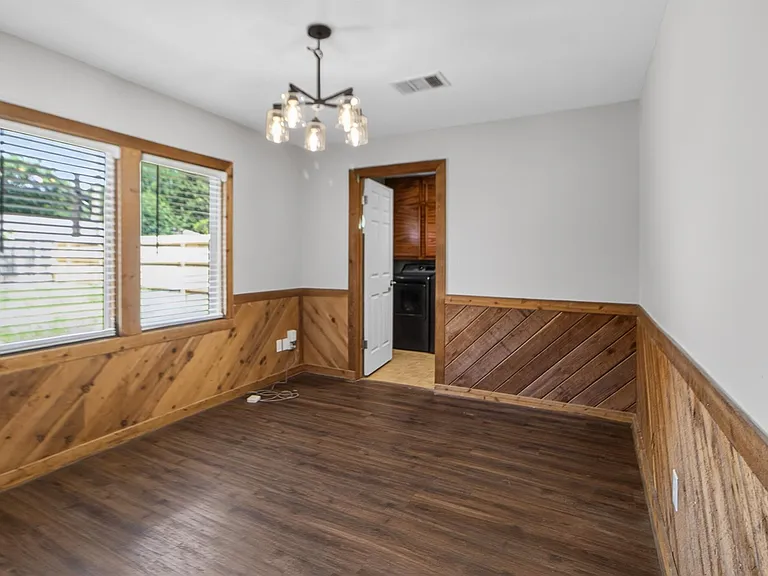 2027 Ottawa Ln — Photo 8