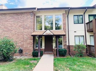1520 Summer Run Dr UNIT 202, Florissant, MO 63033