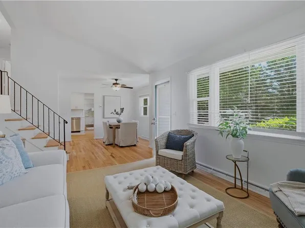 117 Canonchet Dr, Portsmouth, RI 02871