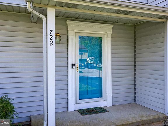 4th image of 722 Saint Johns Pl
