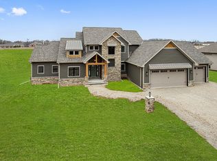 2758 Creekwood Cir, Green Bay, WI 54311