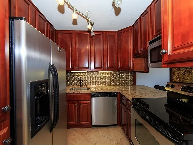 60 Babcock St #36 — Photo 2