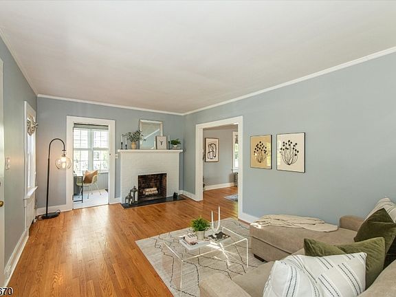 5th image of 49 Harvard St