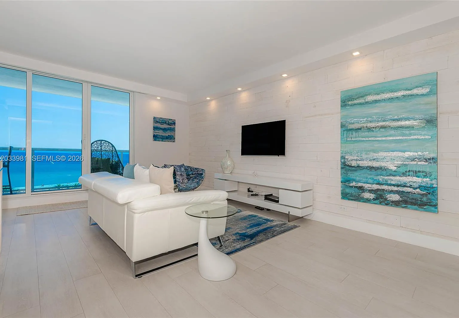 Roney Palace Condo — Photo 2