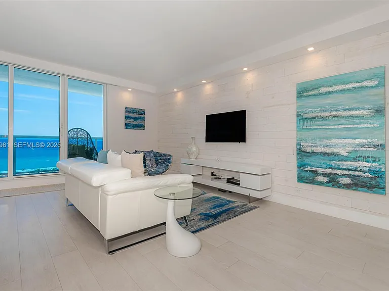 2301 Collins Ave #941 — Photo 2